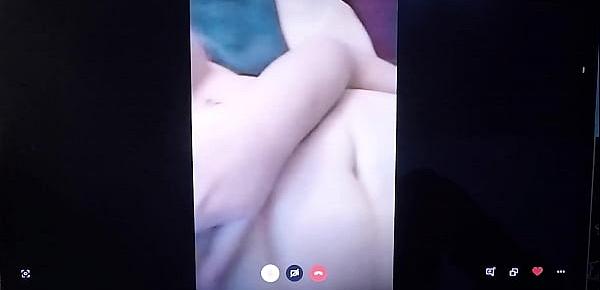  Actriz porno milf española se folla a un fan por webcam (VOL III). Esta madurita sabe sacar bien la leche a distancia.